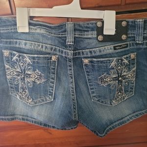Miss Me Fleur DE Lis embellished shorts